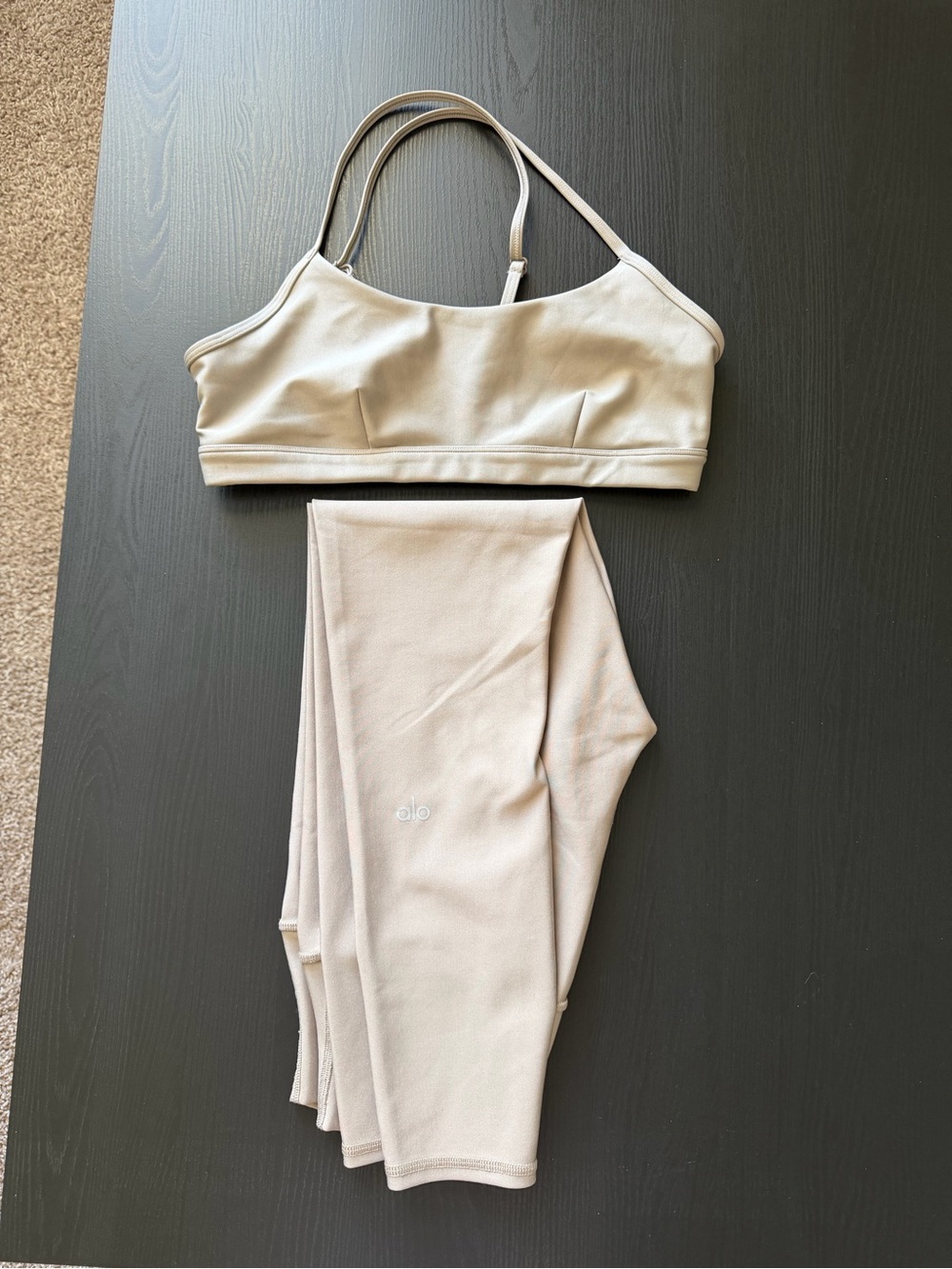 ALO Yoga Women's Leggings & Sports Bra Set in Light Beige